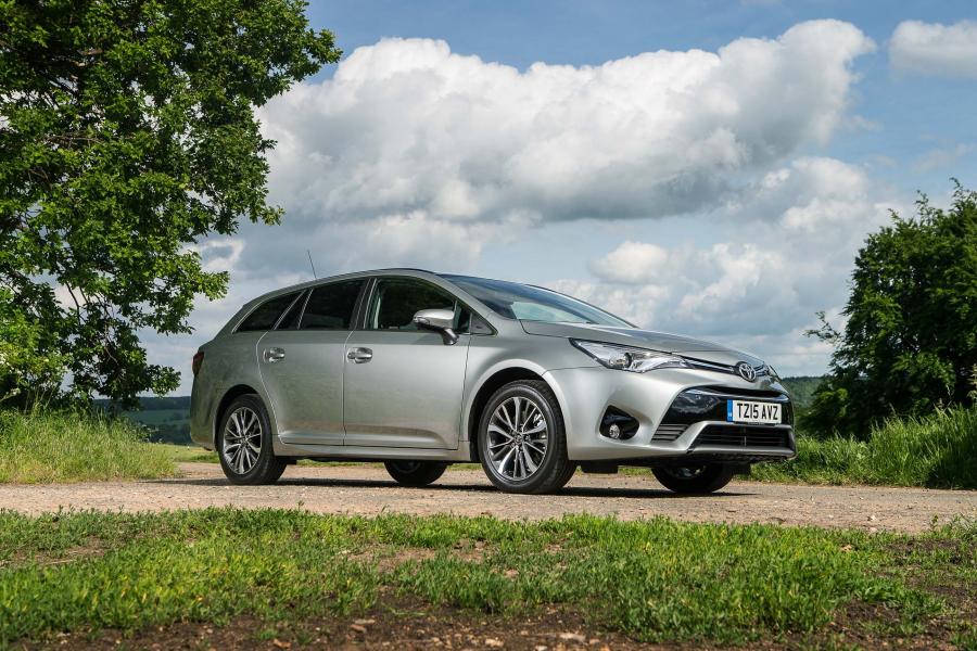  Toyota Avensis Touring Sports 2015 года  (UK) (фото 22 из 24)